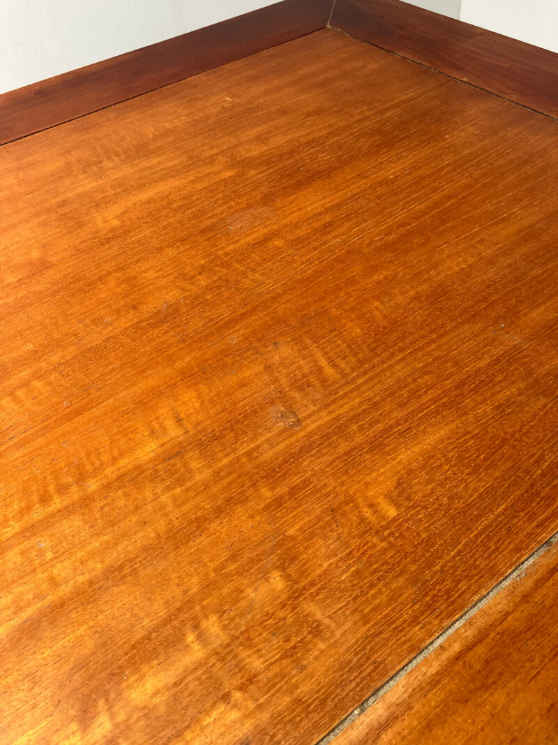 Table basse avec pieds sculptés – Image 6