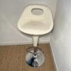 Tabouret de bar réglable blanc et métal – Image 2