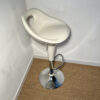 Tabouret de bar réglable blanc et métal – Image 3