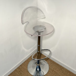 Tabouret de bar en plastique transparent et métal