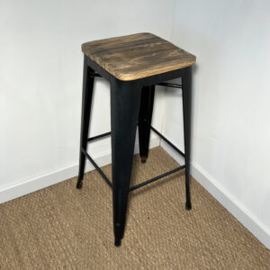 Tabouret haut en métal noir