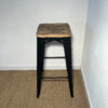 Tabouret haut en métal noir – Image 2