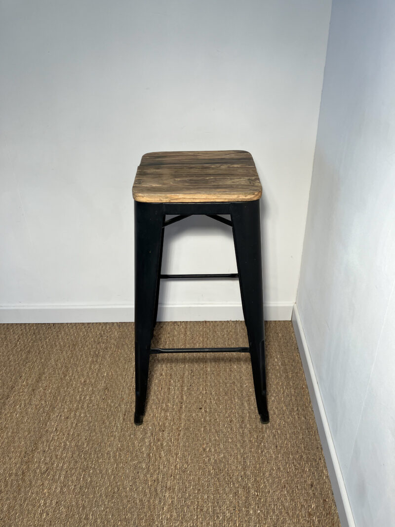 Tabouret haut en métal noir – Image 2