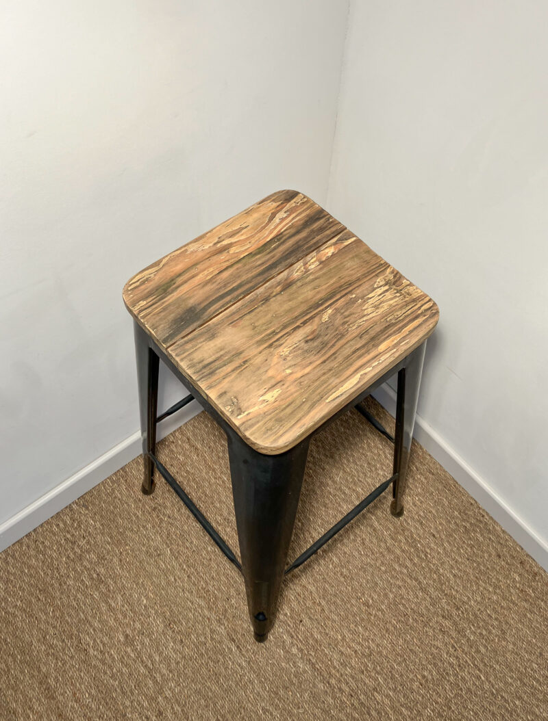 Tabouret haut en métal noir – Image 4