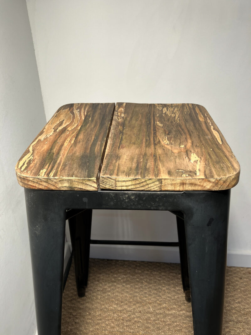 Tabouret haut en métal noir – Image 6