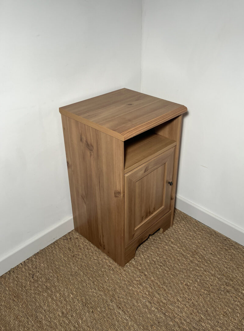 Chevet en bois avec rangement