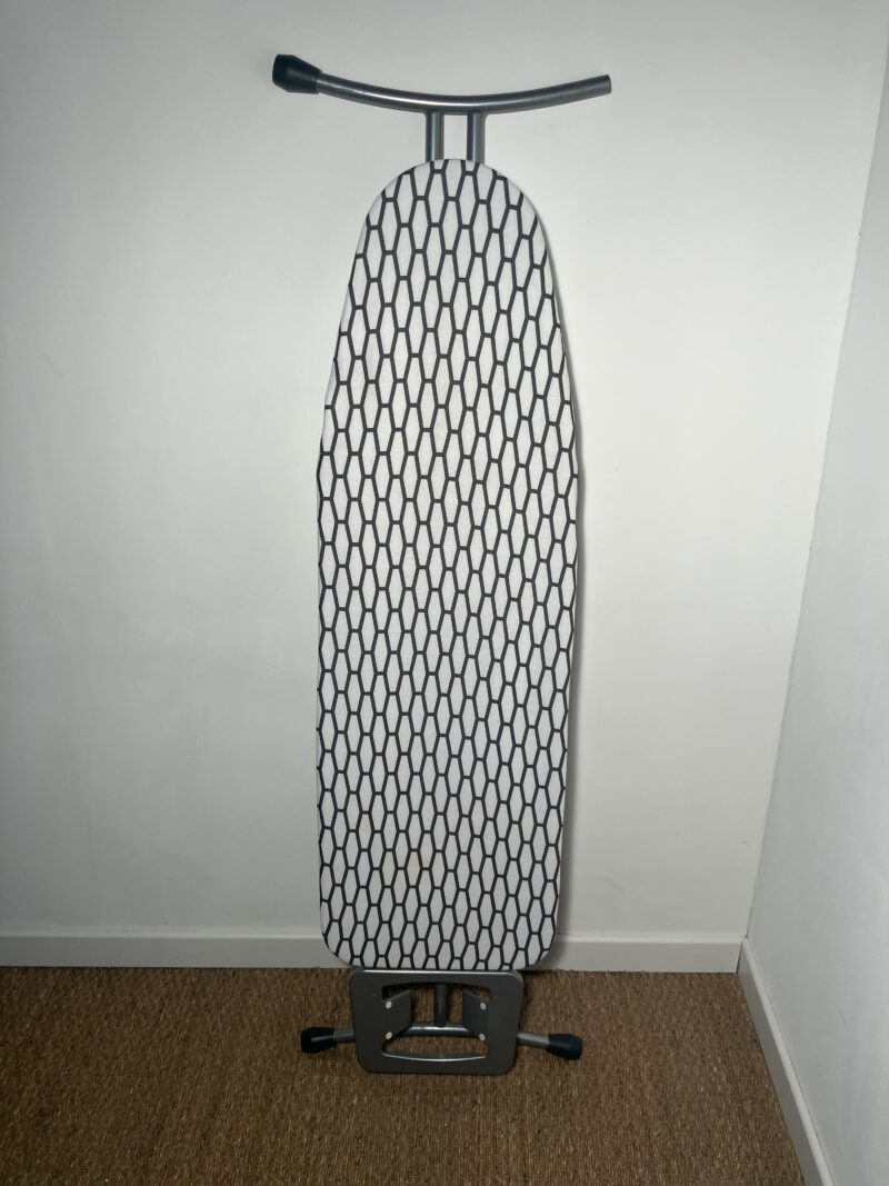 Table à repasser blanche et grise – Image 3