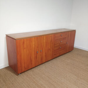 Grand buffet en bois (Gautier)