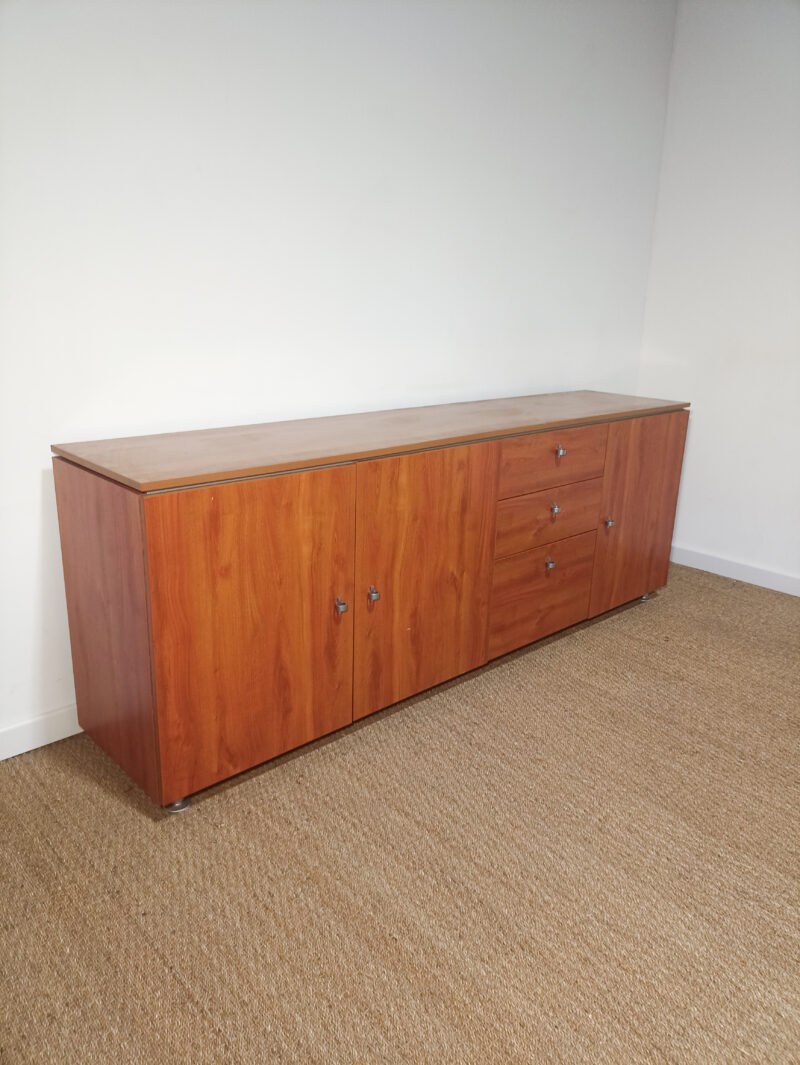 Grand buffet en bois (Gautier)