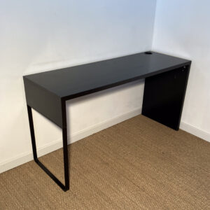 Bureau asymétrique noir