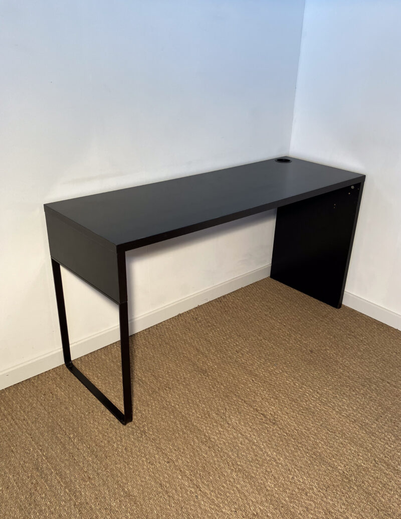 Bureau asymétrique noir