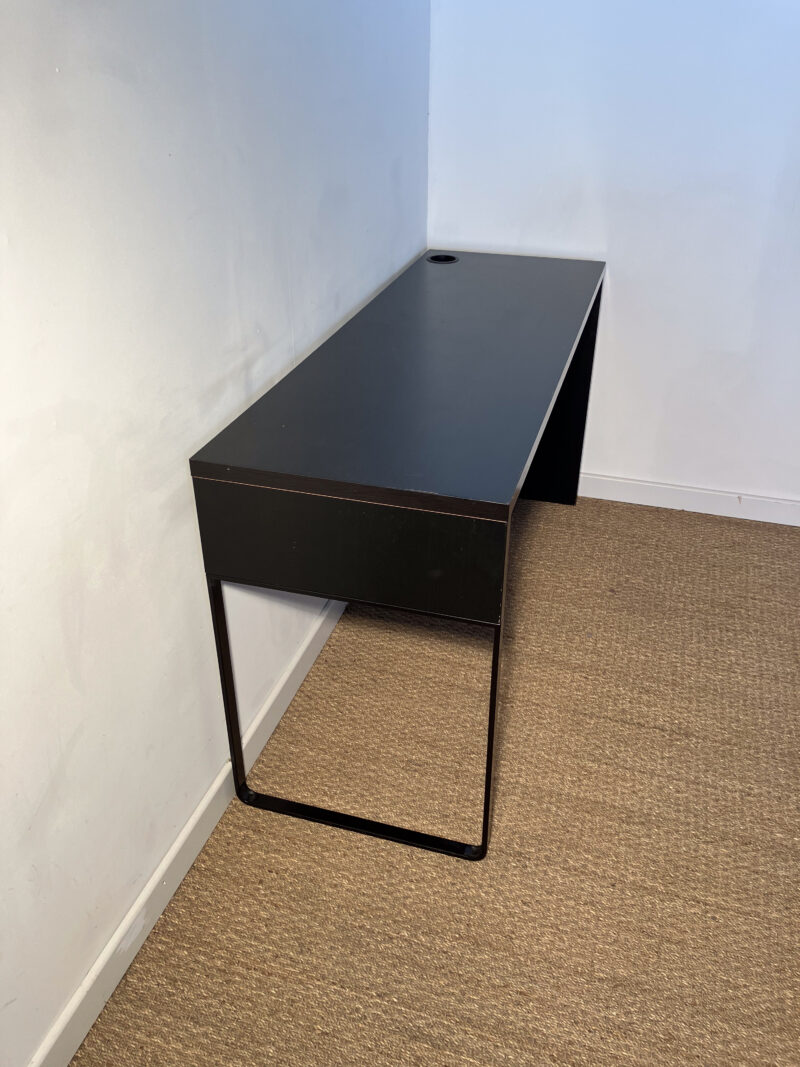 Bureau asymétrique noir – Image 3