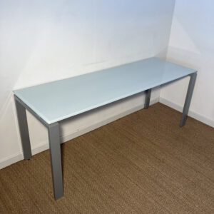 Longue table / bureau en verre