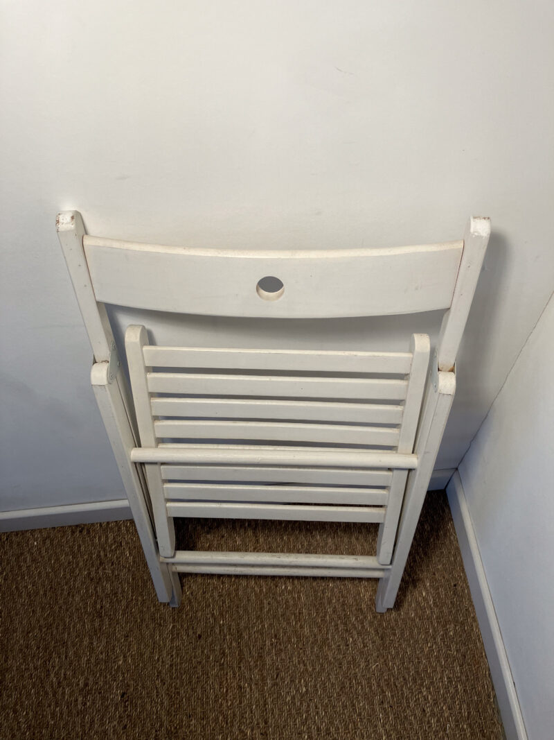 Chaise pliable en bois blanc – Image 5