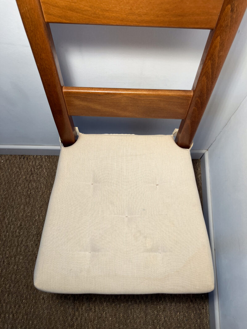 Chaise en bois vernis – Image 2