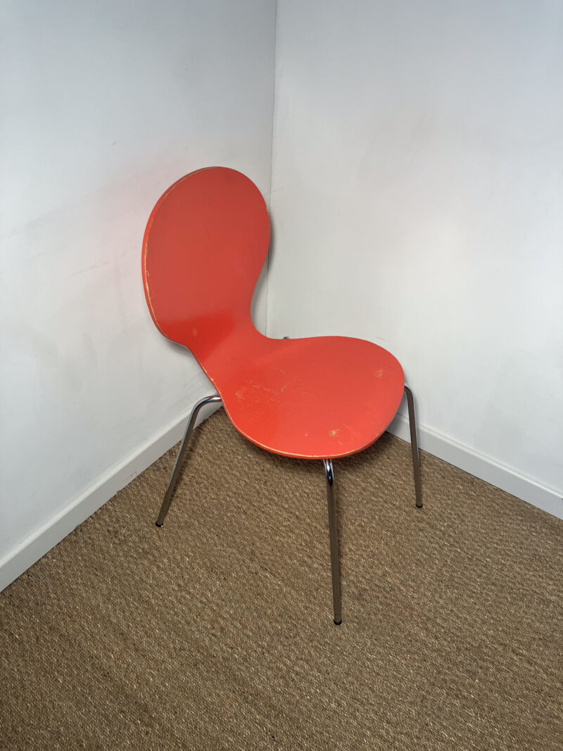 Chaise en bois orange (à l'unité)