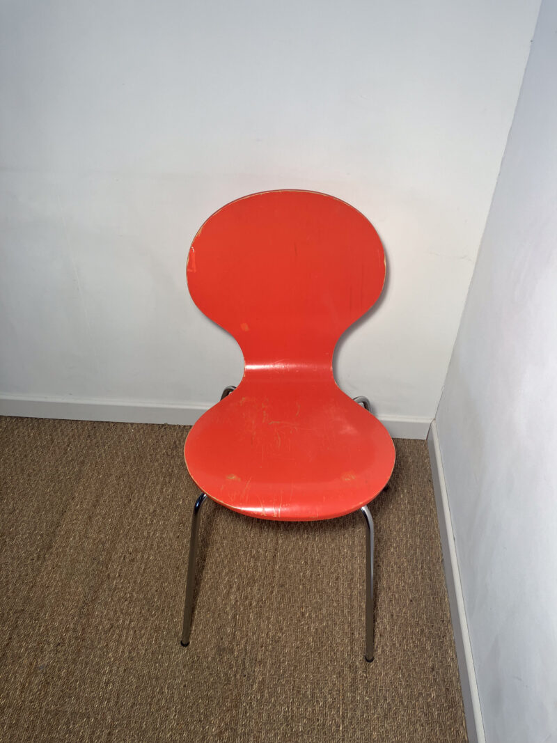 Chaise en bois orange (à l'unité) – Image 2