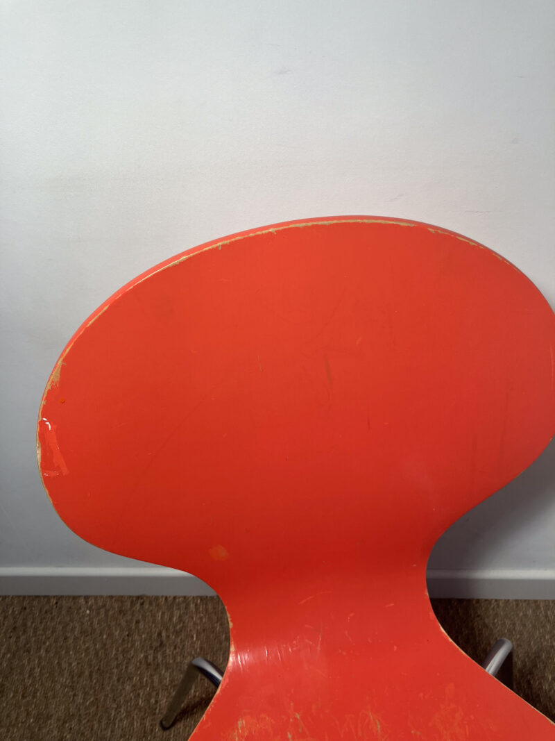 Chaise en bois orange (à l'unité) – Image 5