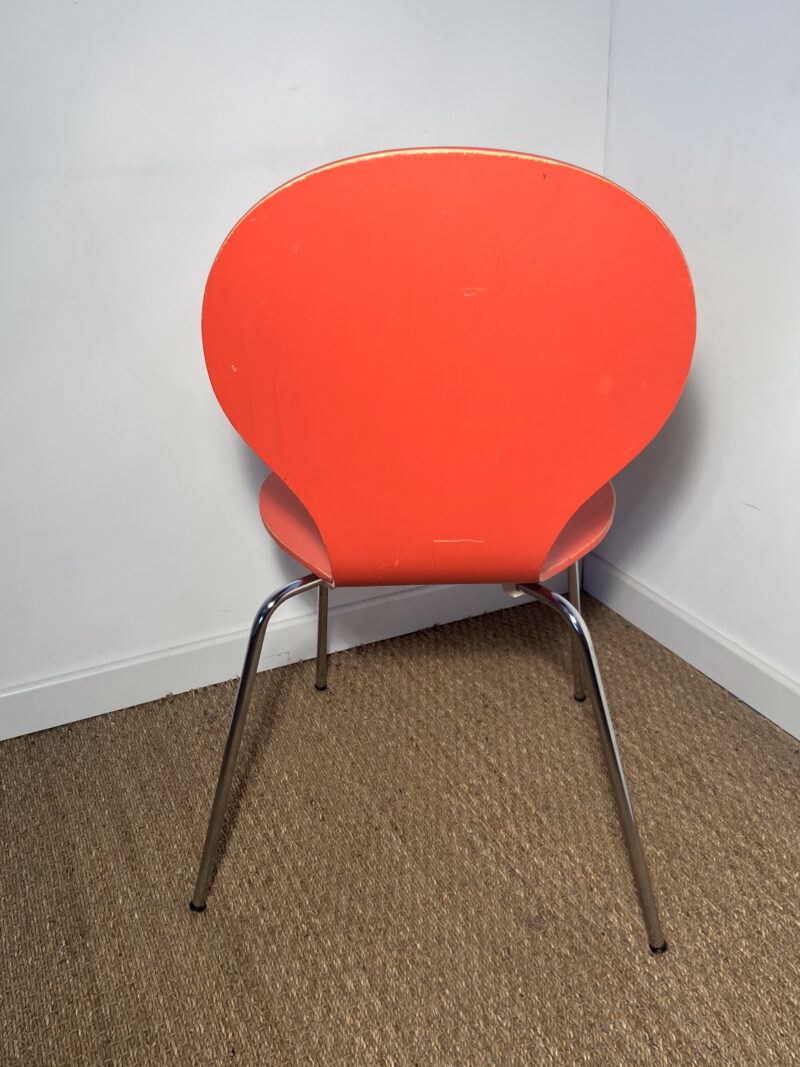 Chaise en bois orange (à l'unité) – Image 6