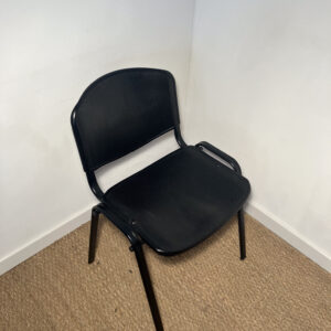 Chaise noire plastique (à l'unité)