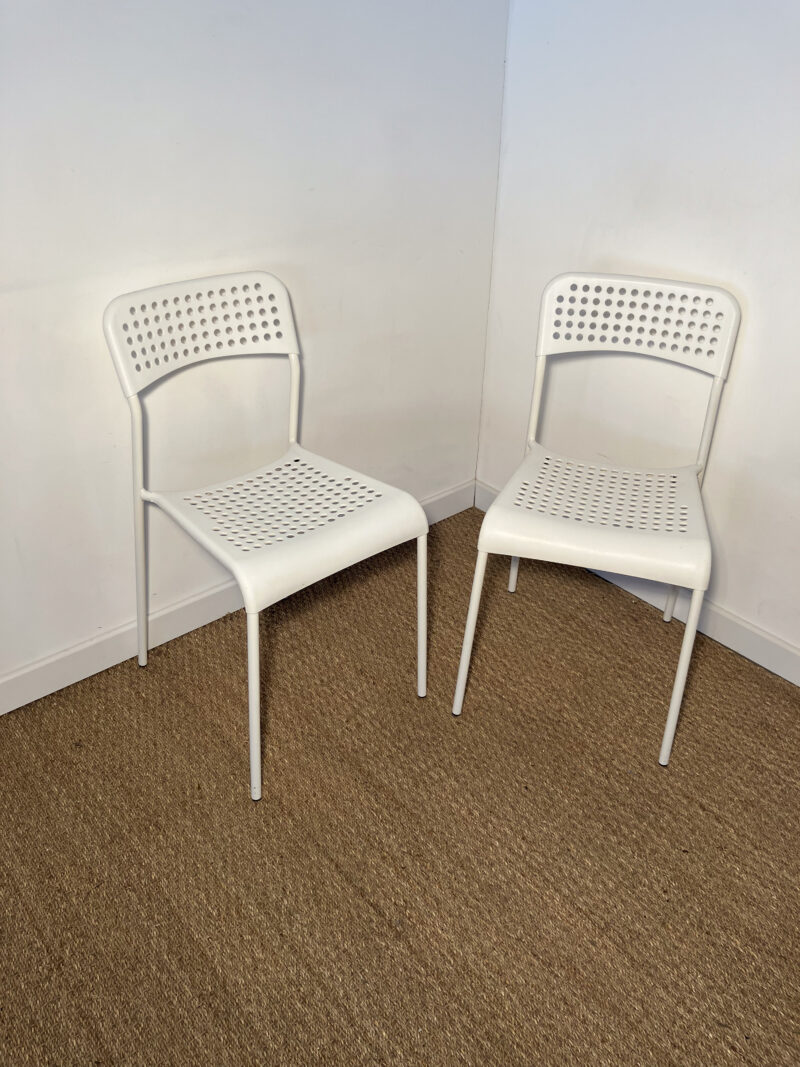Lot de 2 chaises blanches plastiques