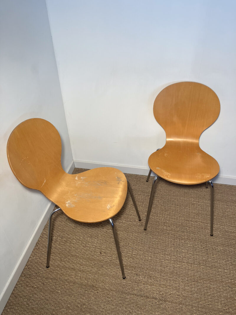Lot de 2 chaises bois empilables – Image 3