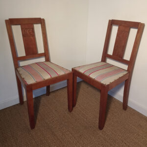 Lot de 2 chaises en bois sculpté