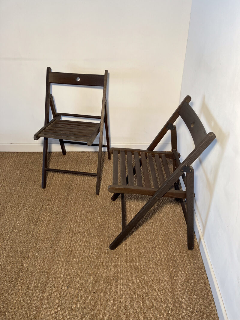 Lot de 2 chaises pliables en bois brun – Image 2