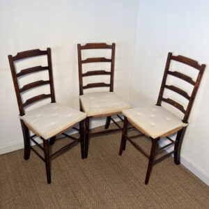 Lot de 3 chaises en bois foncé