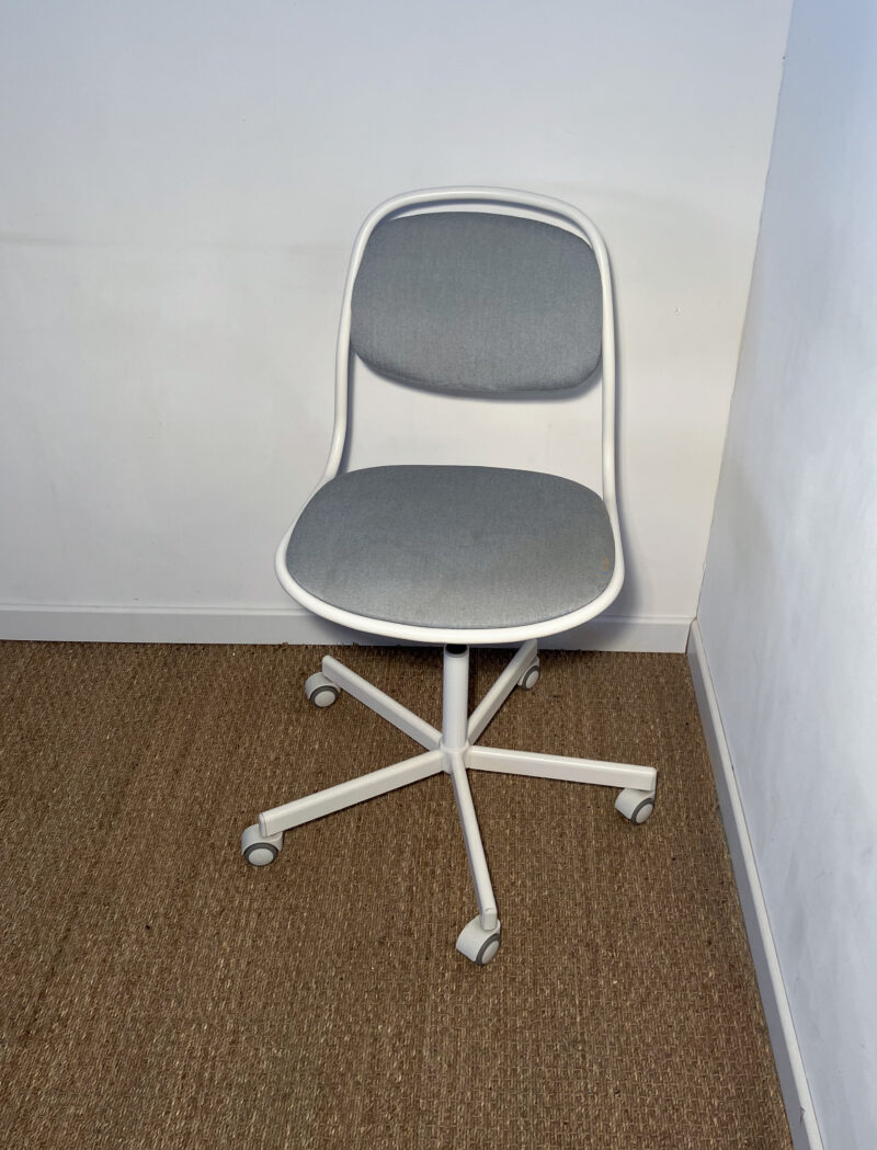 Chaise de bureau à roulettes (grise & blanc) – Image 2