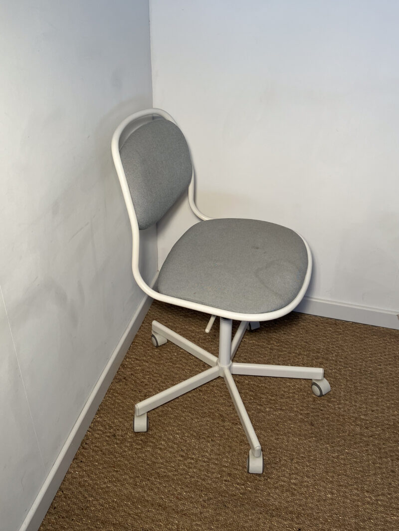 Chaise de bureau à roulettes (grise & blanc) – Image 3