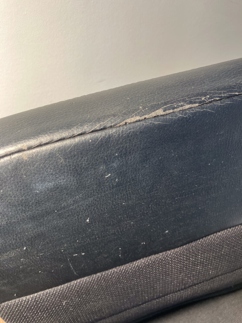 Chaise de bureau noire sur roulettes – Image 5
