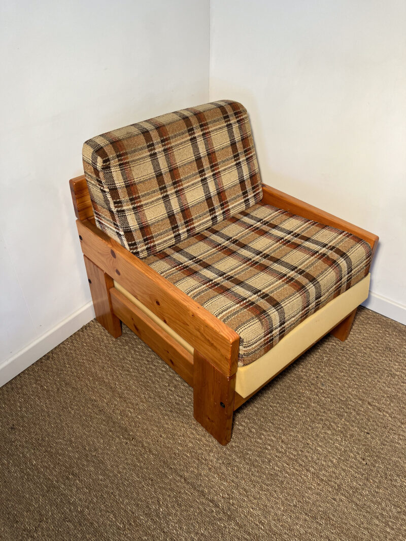 Fauteuil en bois carré