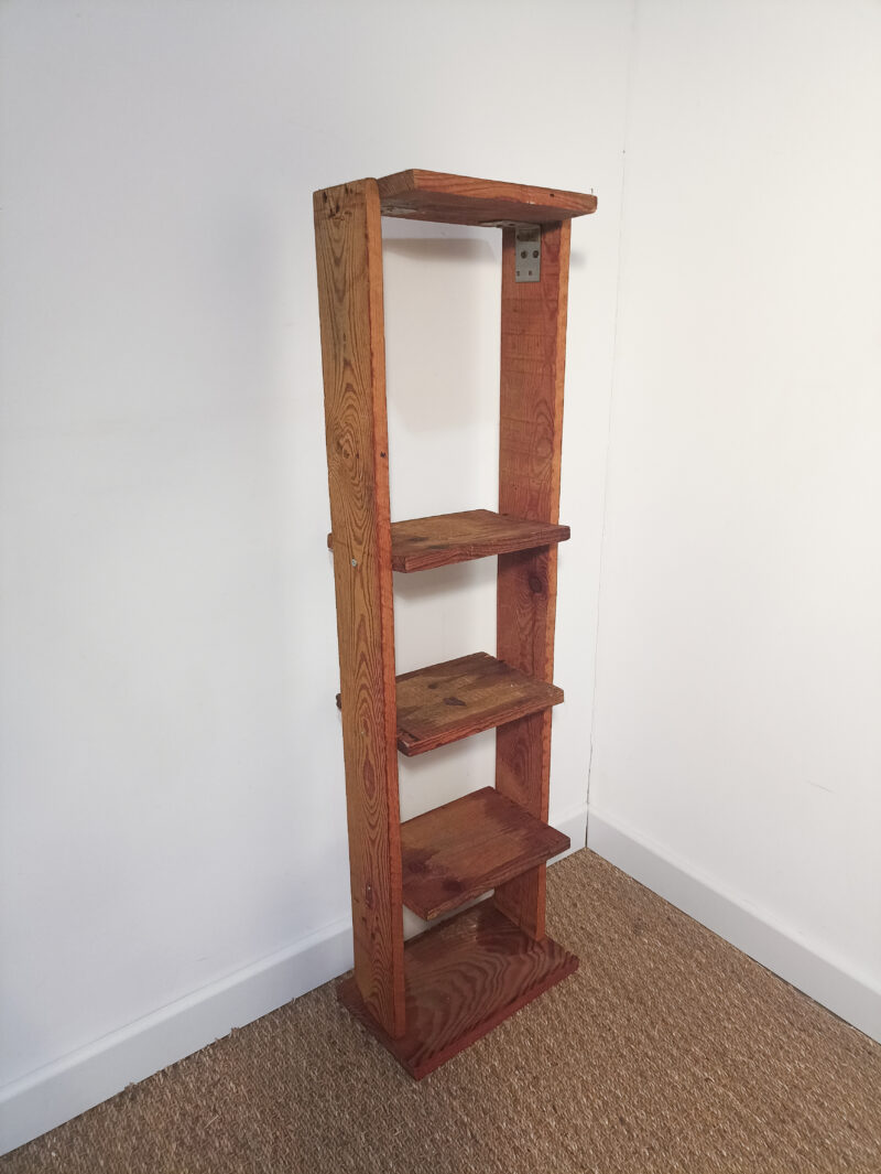 Petite étagère en bois