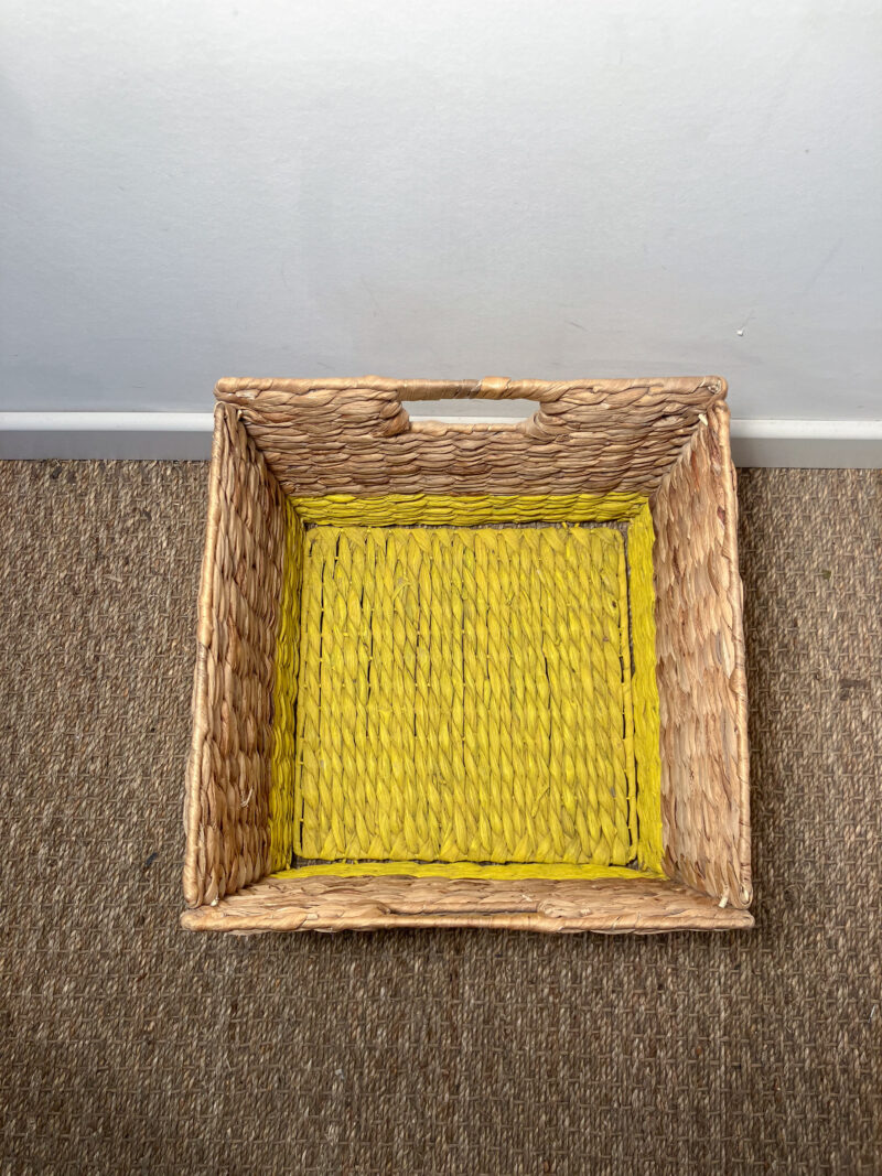 Cube rangement en osier jaune – Image 3