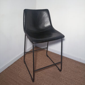 Chaise haute en cuir noir