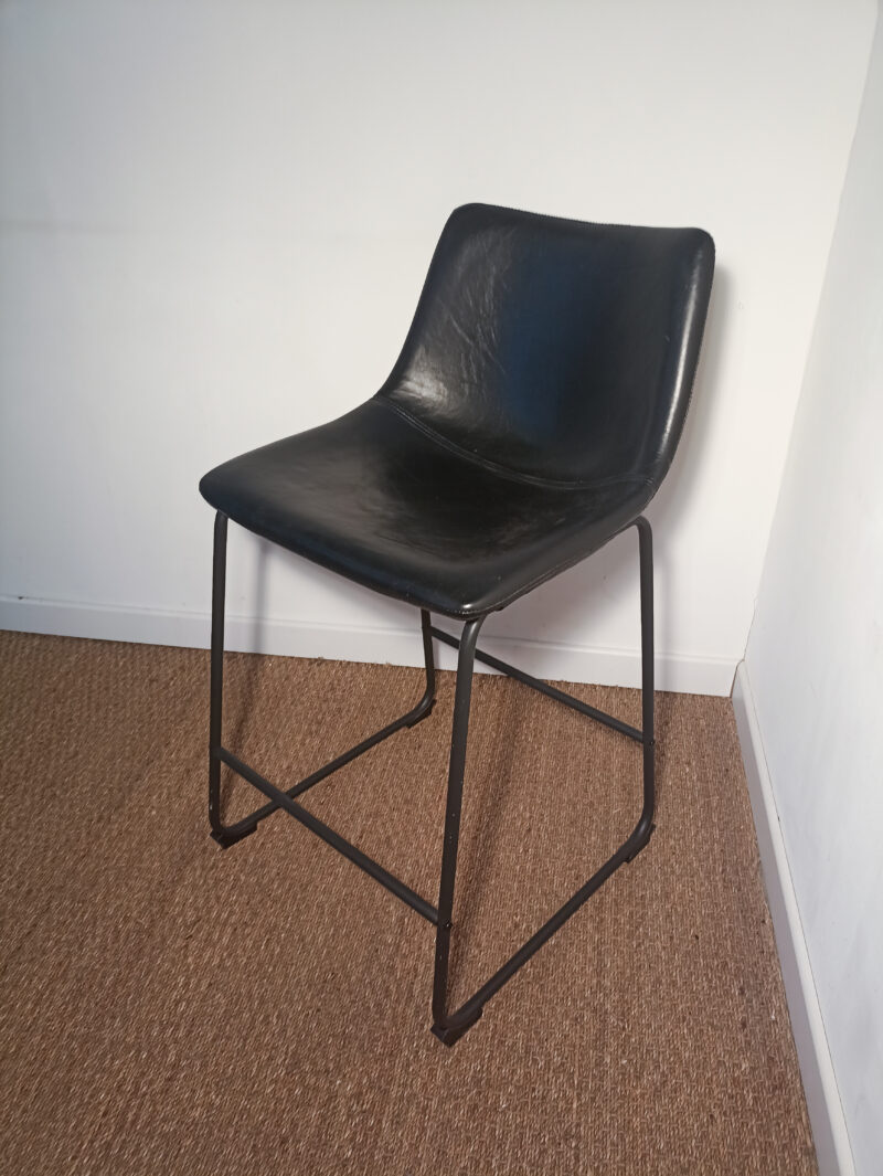 Chaise haute en cuir noir – Image 2
