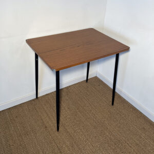 Petite table vintage pieds métal