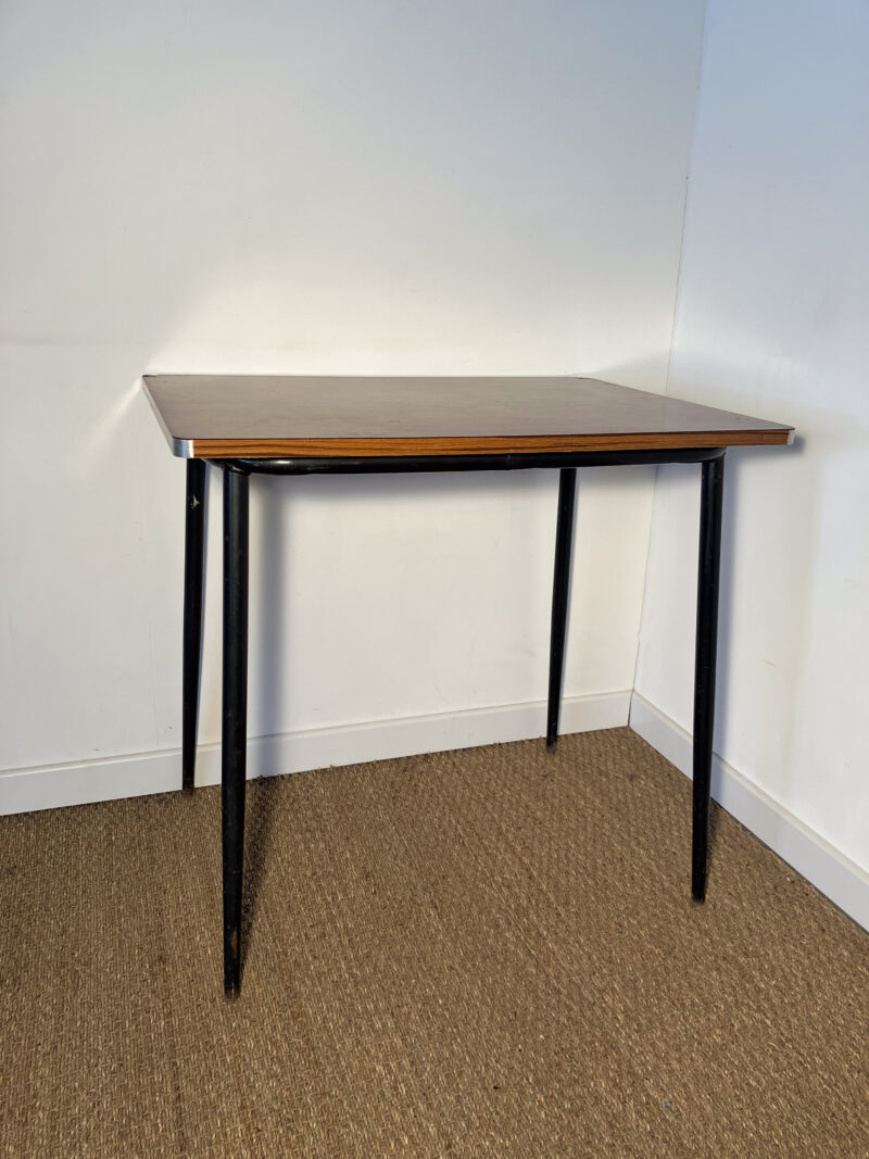 Petite table vintage pieds métal – Image 4