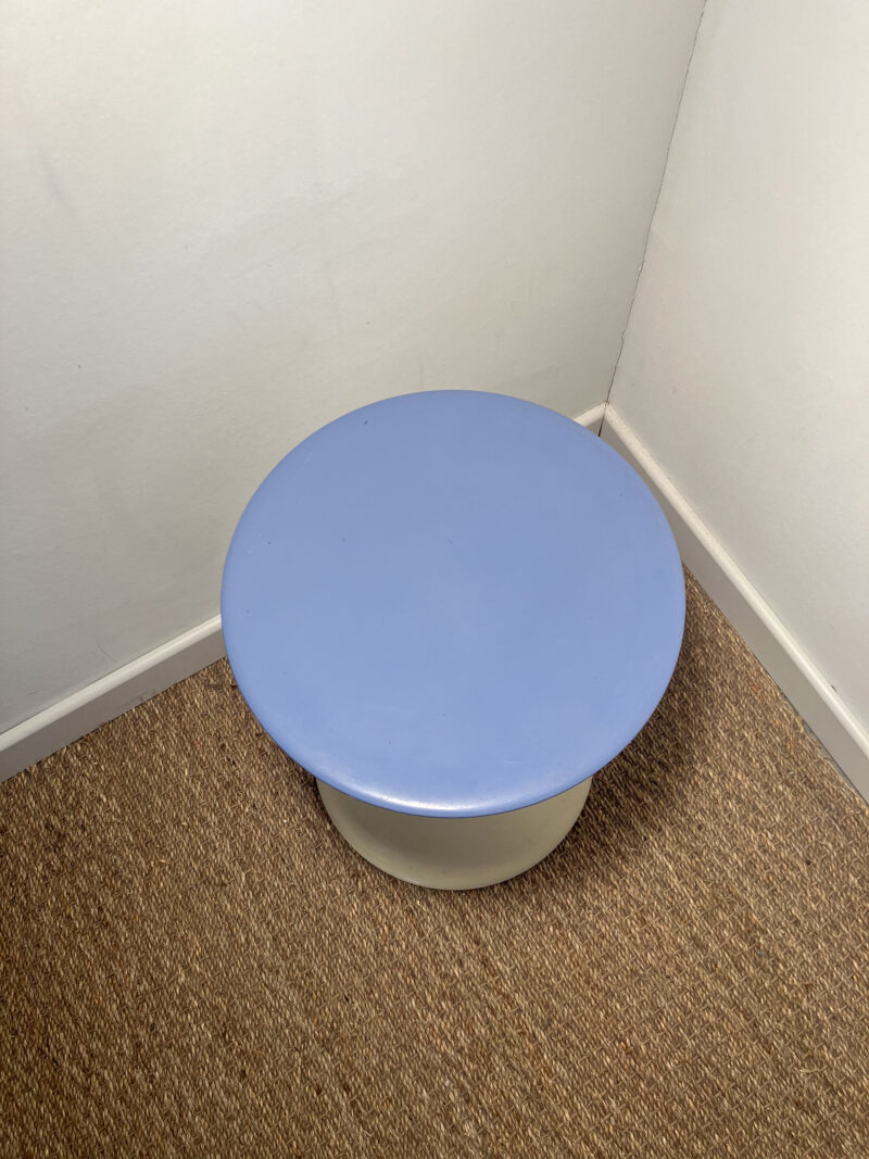 Tabouret blanc et bleu vintage – Image 3