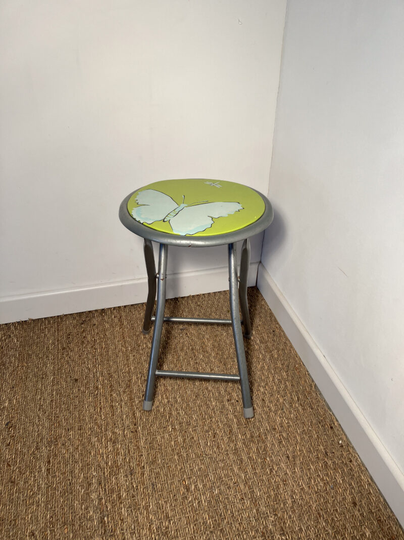 Tabouret pliable motif papillon – Image 2