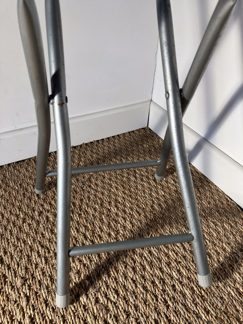 Tabouret pliable motif papillon – Image 4