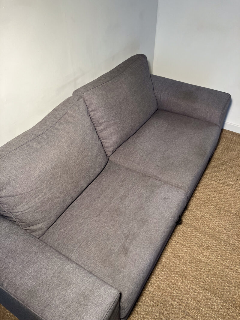 Canapé gris dépliable – Image 4