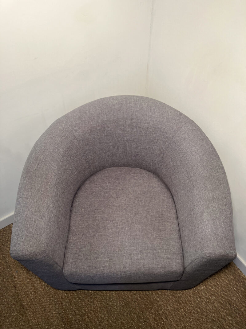 Fauteuil gris arrondi – Image 4