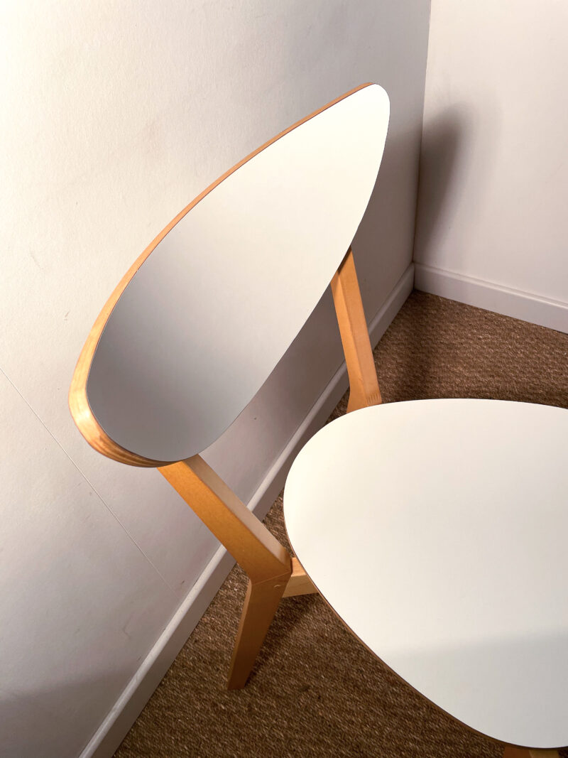 Lot 2 chaises blanc/bois – Image 5