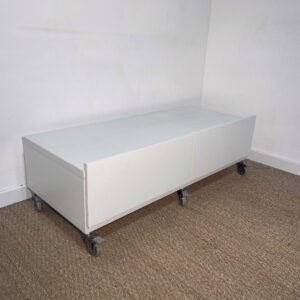 Meuble TV blanc bas roulettes