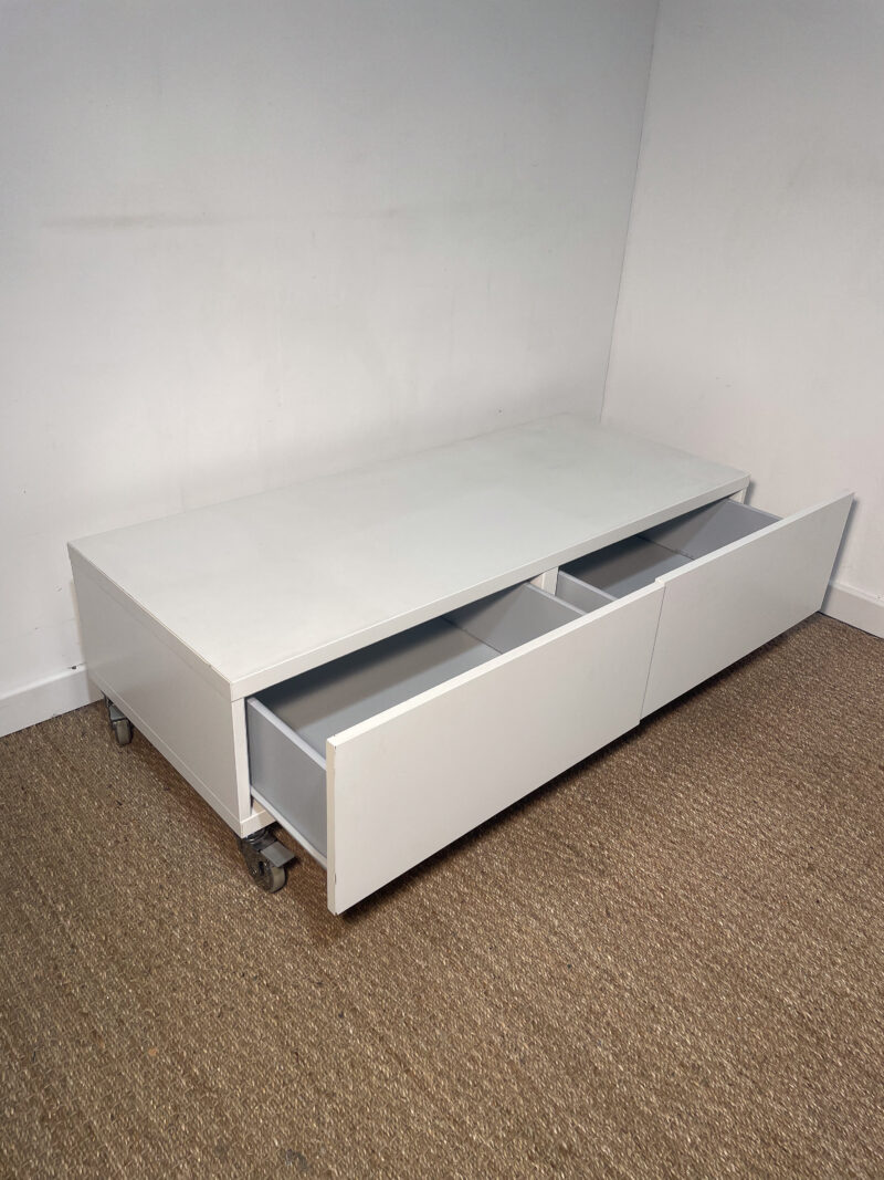 Meuble TV blanc bas roulettes – Image 2