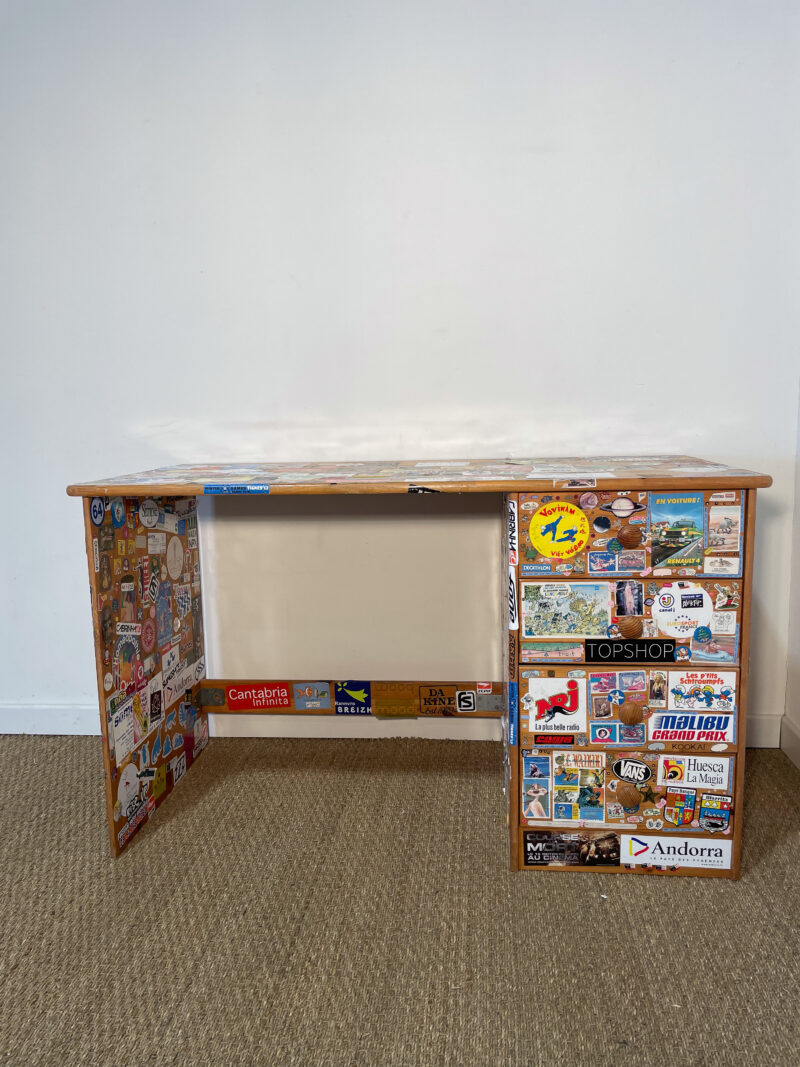 Bureau en pin à stickers – Image 2