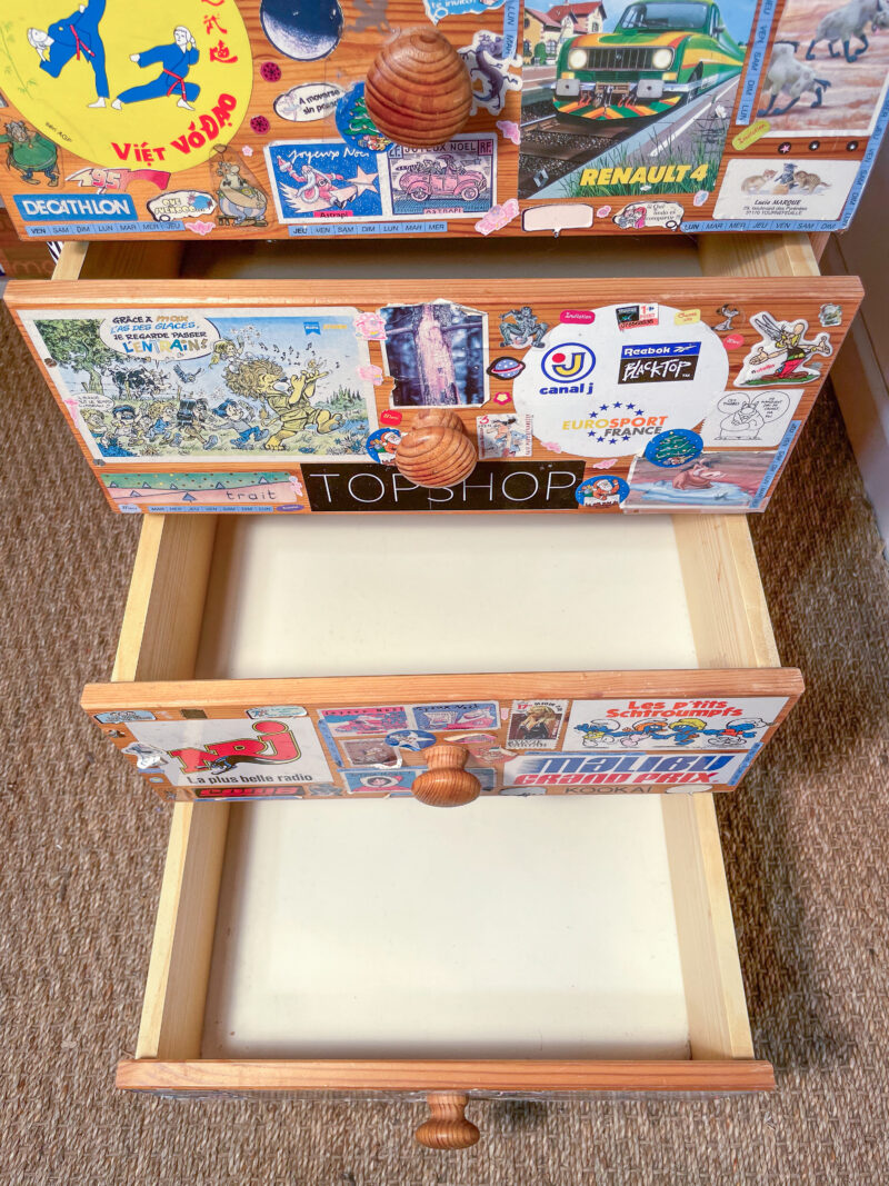 Bureau en pin à stickers – Image 6