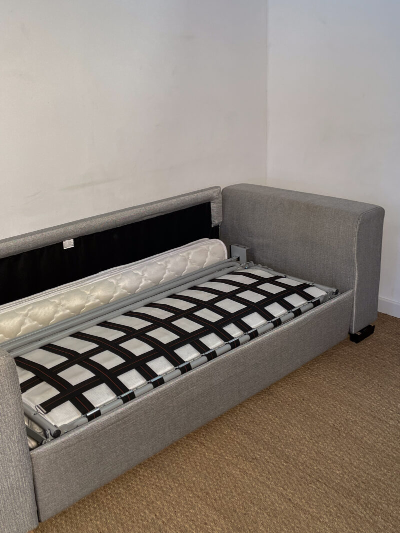 Canapé gris convertible – Image 2